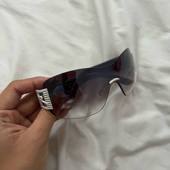 Sunglasses - Picture 2 of 5